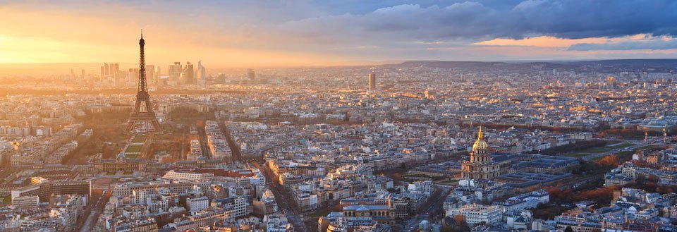 Med flybilletter til Paris kan du opleve det berømte Eiffeltårn